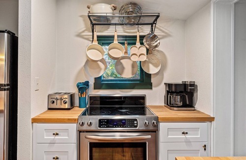 Gulfport House | Bohemian Bungalow | Gulfports Oak Inn