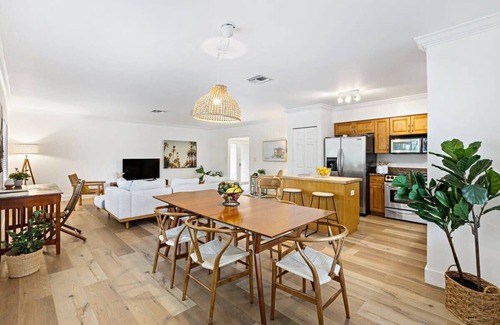 Hendricks and Venice Isles Apartment | Bohemian Condo Near Las Olas and Beach