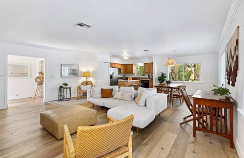 Hendricks and Venice Isles Apartment | Bohemian Condo Near Las Olas and Beach