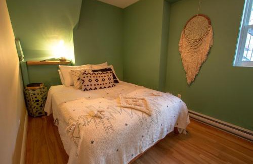 Plateau Mont Royal Apartment | BOHEMIAN - SelfCheckIn - Rooftop - Terraces - St-Denis