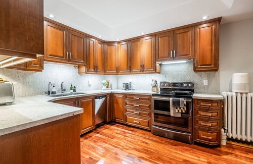 Old Toronto House | Boho 2 bed, 2.5 bath biohackers oasis - live, work and play!