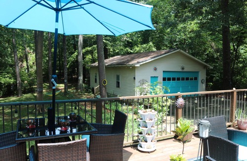 Decatur House | Boho Acre Retreat 20 mins from DT/Airport & EV Charger!