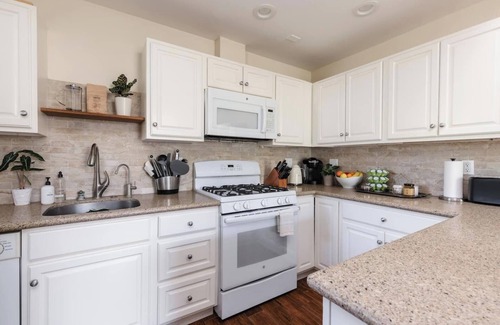Santa Barbara House | Boho Bungalow Retreat: Spa, Ice Bath, Sauna, Tea Bar, Garden, Chickens, & Events
