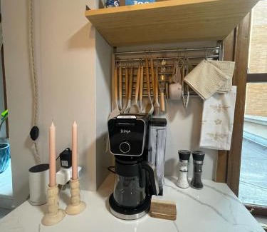 Lake View East Apartment | Boho Chic City Studio: Lakeview, Chicago