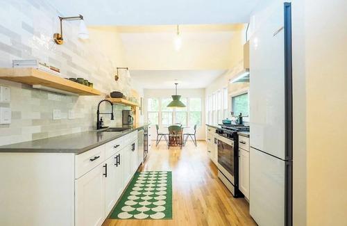 Harbert House | Boho Cottage in the woods with tranquil sun room!