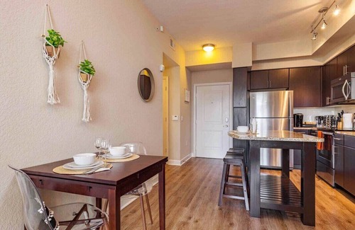 Carver City - Lincoln Gardens Apartment | ☀️Boho Escape☀️ 2/2 Dual King Heated Saltwater Pool