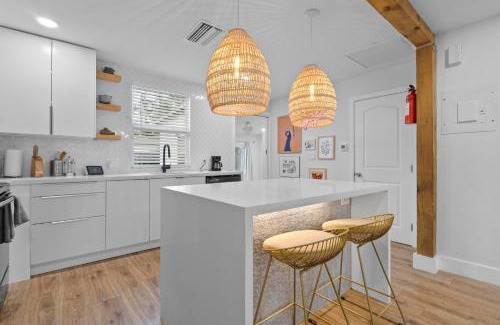Middle River Terrace Villa | Boho home:near beach/cruise/airport/cruises