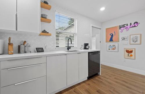 Middle River Terrace Villa | Boho home:near beach/cruise/airport/cruises