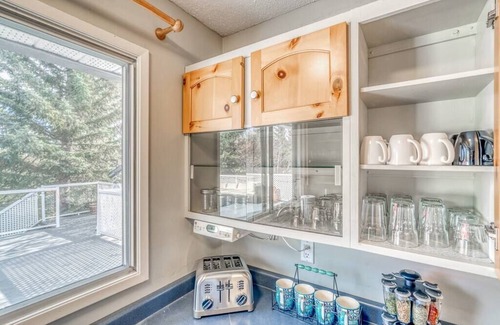 Northwest Calgary House | Boho Retreat w/King Bed on Bow River Pathway