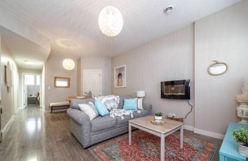 North Central Edmonton House | Boho Suite - Long Stays - King Bed - Fireplace & WiFi