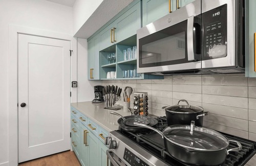 People's Freeway House | Boho Vibe Townhome King Bed Garage SLC