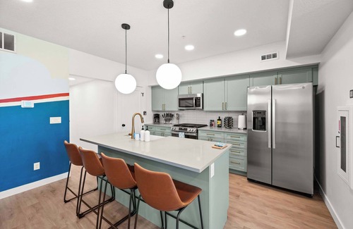 People's Freeway House | Boho Vibe Townhome King Bed Garage SLC