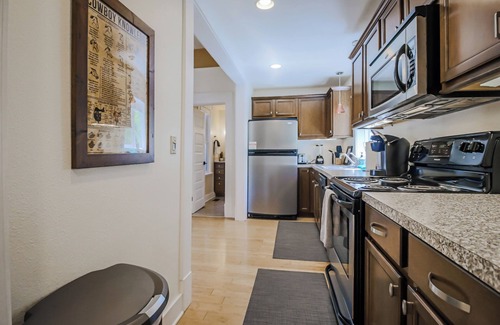 North End House | Boise Buckaroo Corral: 1 Block To North End-Hyde Park Restaurants-Tall Ceilings