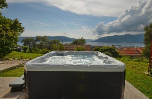 Tivat House | Boka View by Roši