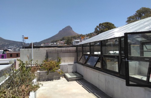Bo'Kaap Apartment | Bokaap Eco-apartment with views of the Mother City & Table Mountain