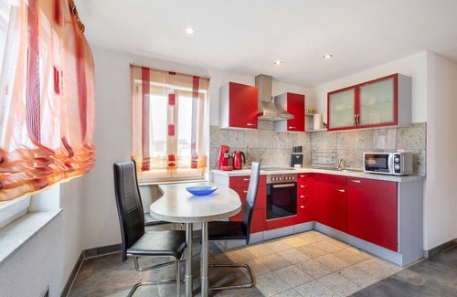 Altshausen Apartment | Bold & Chic Stay, Altshausen