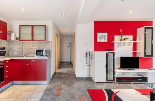 Altshausen Apartment | Bold & Chic Stay, Altshausen