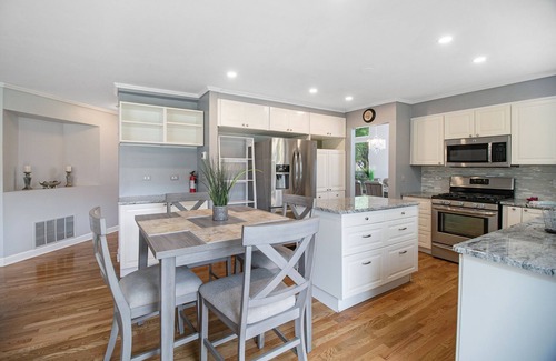 Bolingbrook House | Bolingbrook - Jonathan Way