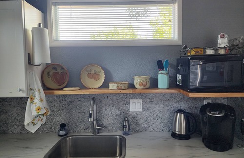 Oakhurst Apartment | Bollinger Birdhouse-Tiny Home, Cozy Home Near Yosemite.