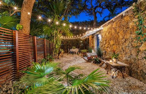 Coral Way Cabin | Bombadil's Inn - Historic Cottage & Garden Retreat