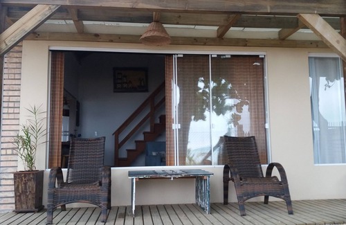 Zimbros House | Bombinhas, Zimbros Beach, Waterfront .Pe in the sand EVEN! DO NOT WASTE WATER.