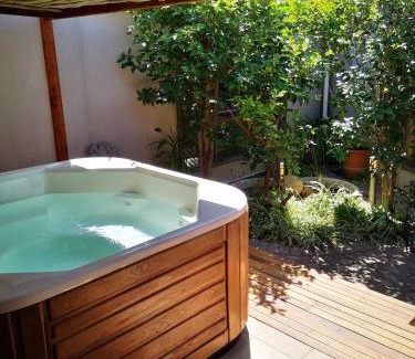 Grassy Park Apartment | Bona Lodge