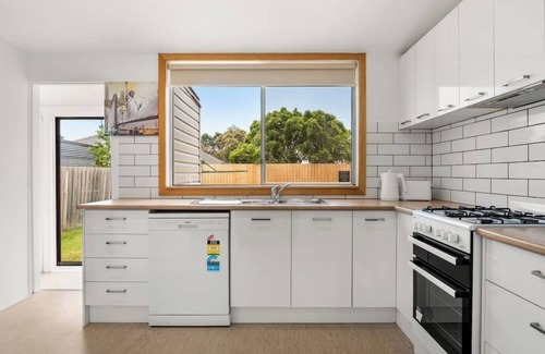 Bonbeach House | Bonbeach Beauty: Relaxation Haven in Bonbeach!
