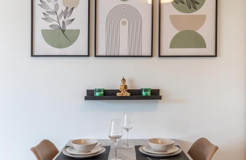 Southampton City Centre Apartment | Bond Central - City Centre Oasis