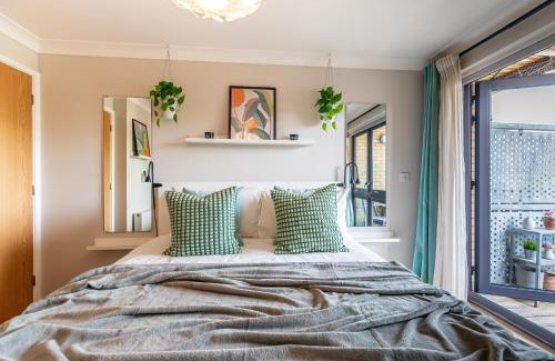 Southampton City Centre Apartment | Bond Central - City Centre Oasis