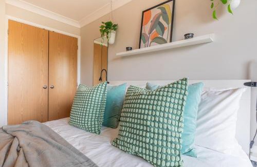 Southampton City Centre Apartment | Bond Central - City Centre Oasis