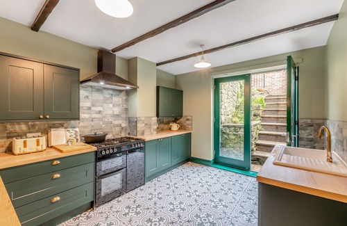 South Charlton House | Bondgate House - Six Bedroom House, Sleeps 12