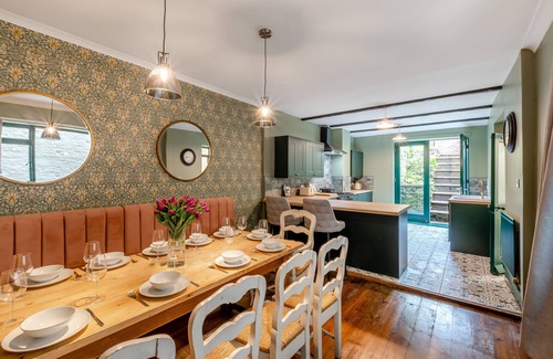 South Charlton House | Bondgate House - Six Bedroom House, Sleeps 12