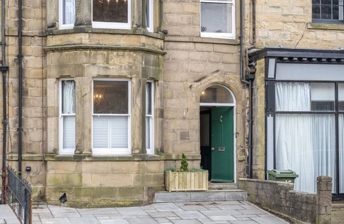 South Charlton House | Bondgate House - Six Bedroom House, Sleeps 12