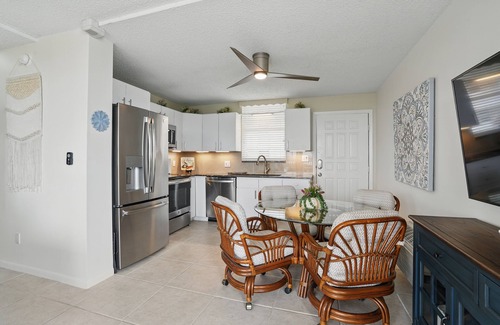Bonita Springs Condo | Bonita Beach and Tennis 5904. Enjoy the luxury feel in our studio condo.