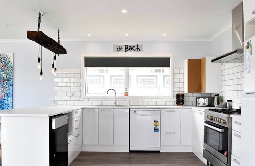 Baylys Beach House | Bonnie Bach with Sea Views