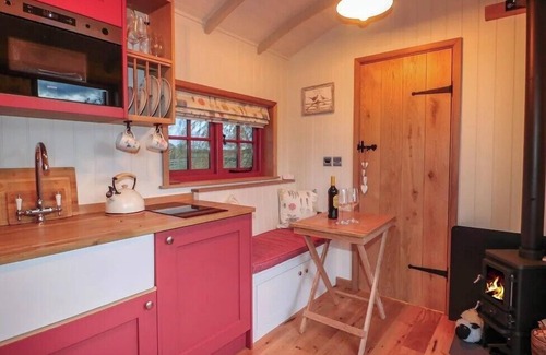 Bottesford Cabin | Bonnie's Shepherd's Hut - Wellness & Hot Tub