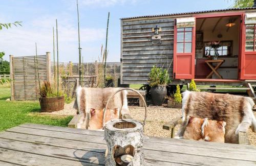 Redmile House | Bonnie's Shepherds Hut at Shepherds Lodge Retreat and Wellness