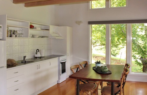 Bright Cottage | Bonnies Cottage quiet romantic getaway