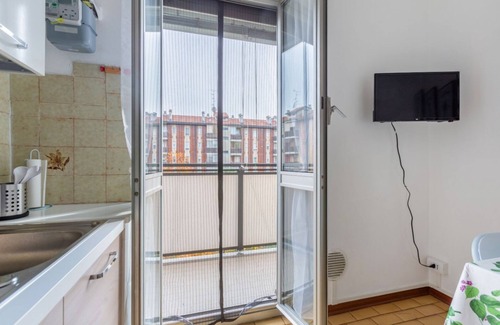 Gallaratese Apartment | Bonola M1 Underground Bright & Functional Apt x4