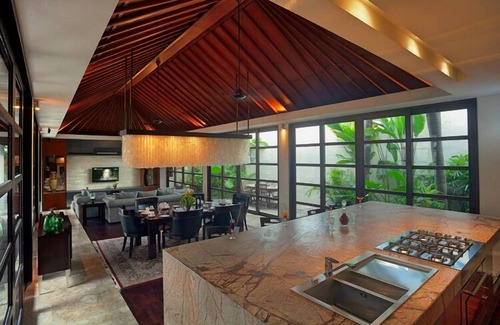 Bukit Villa | Book 3 Bedroom Luxury Pool Villa Jimbaran, Staff