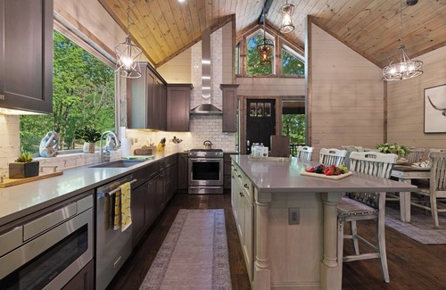 Hochatown Cabin | Book 3 nights- 4th night free! A luxury 2-Bedroom