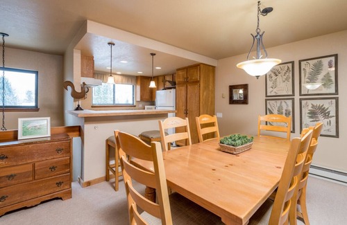 Elkhorn Village Condo | Book a Summer Getaway Today! Appealing Mountain Condo with Golf Course Views in Elkhorn