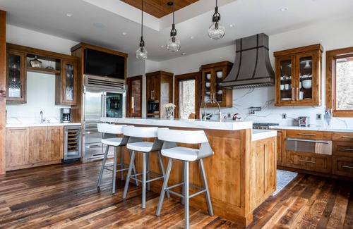 Spanish Peaks House | Book a Winter Getaway Today! Luxurious Estate Home Comfortably Sleeps Up to 12 Guests