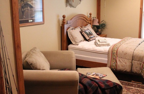 Seminole County Cabin | BOOK FOR SUMMER! Secluded Luxury Retreat on Private Lake - Sleeps 32
