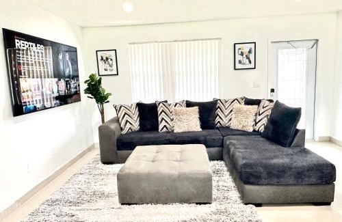 Miami Gardens House | BOOK ME, 3mins Hard Rock Stadium