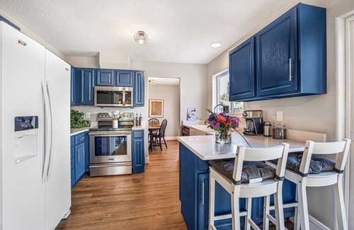 Newberg House | Book now for fall 2025 specials! Fire-pit, garage games, wine country relaxing