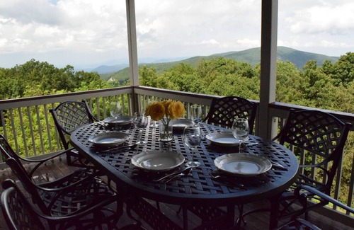 Chestnut Springs Condo | Book Now for Spring and Summer.Awesome Views and 5-Star Amenities