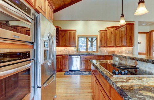 Redmond House | Book Now for Summer 2025!