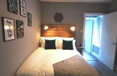 Castle Apartment | Book Now! Swansea City Centre