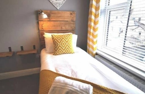 Castle Apartment | Book Now! Swansea City Centre